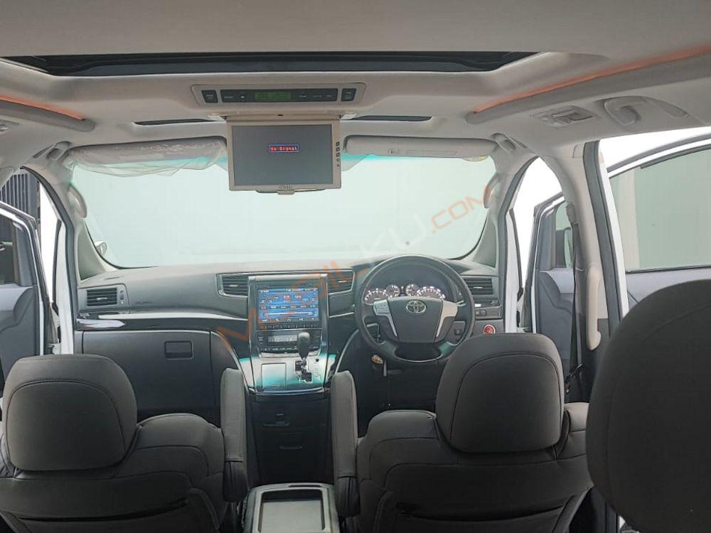 Mobil Toyota Vellfire 2014