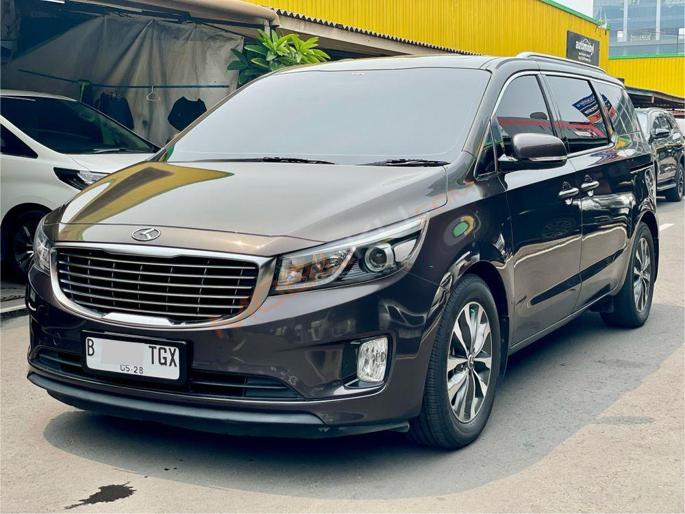 Mobil Kia Sedona 2017