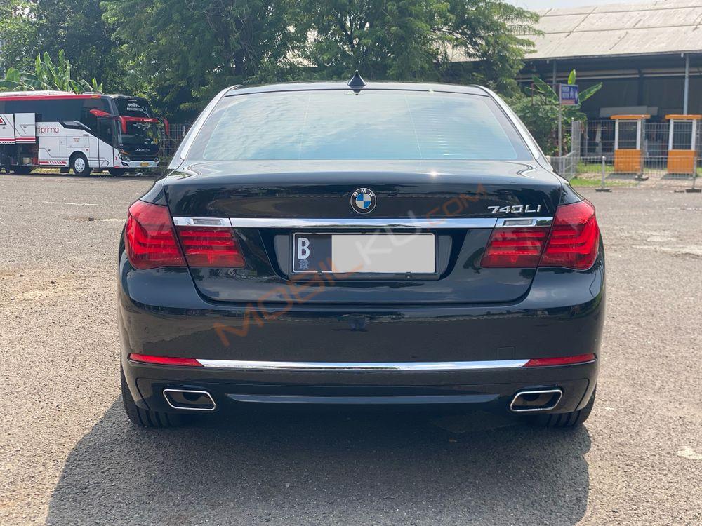 Mobil BMW 7 Series 2014