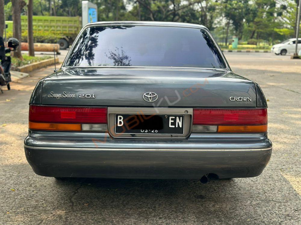 Mobil Toyota Crown 1995