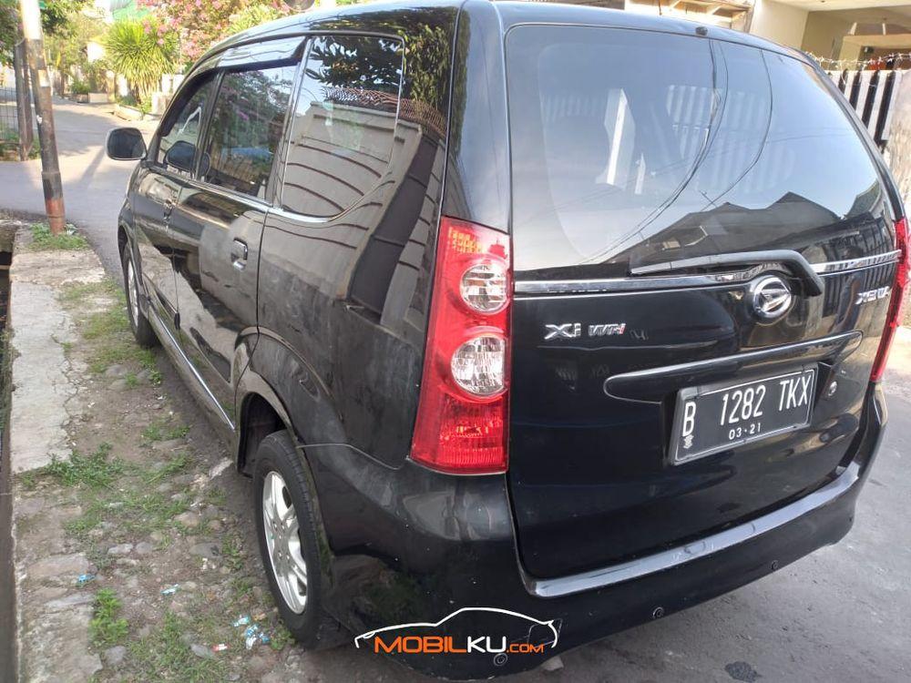 Mobil Daihatsu Xenia 2011