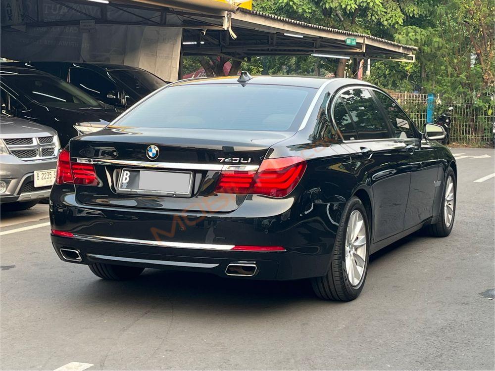 Mobil BMW 7 Series 2014