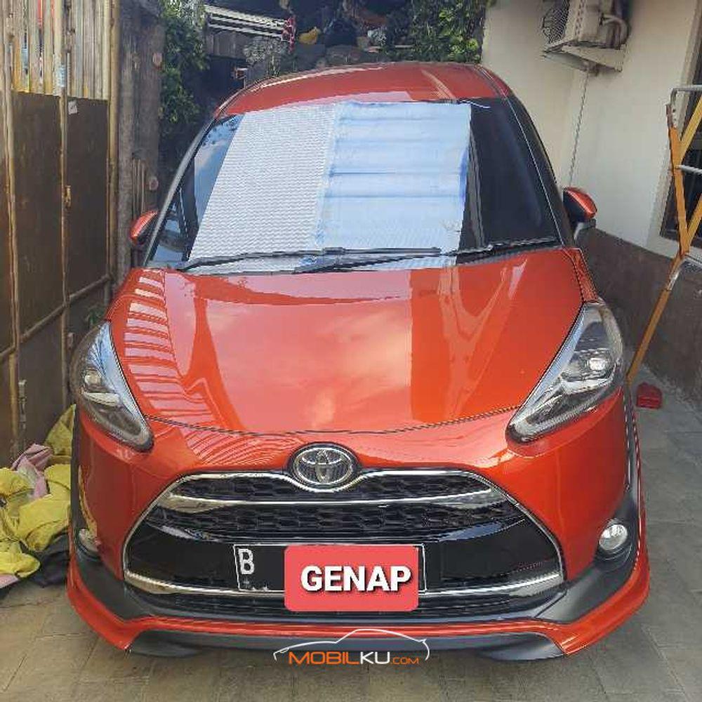 Mobil Toyota Sienta 2016