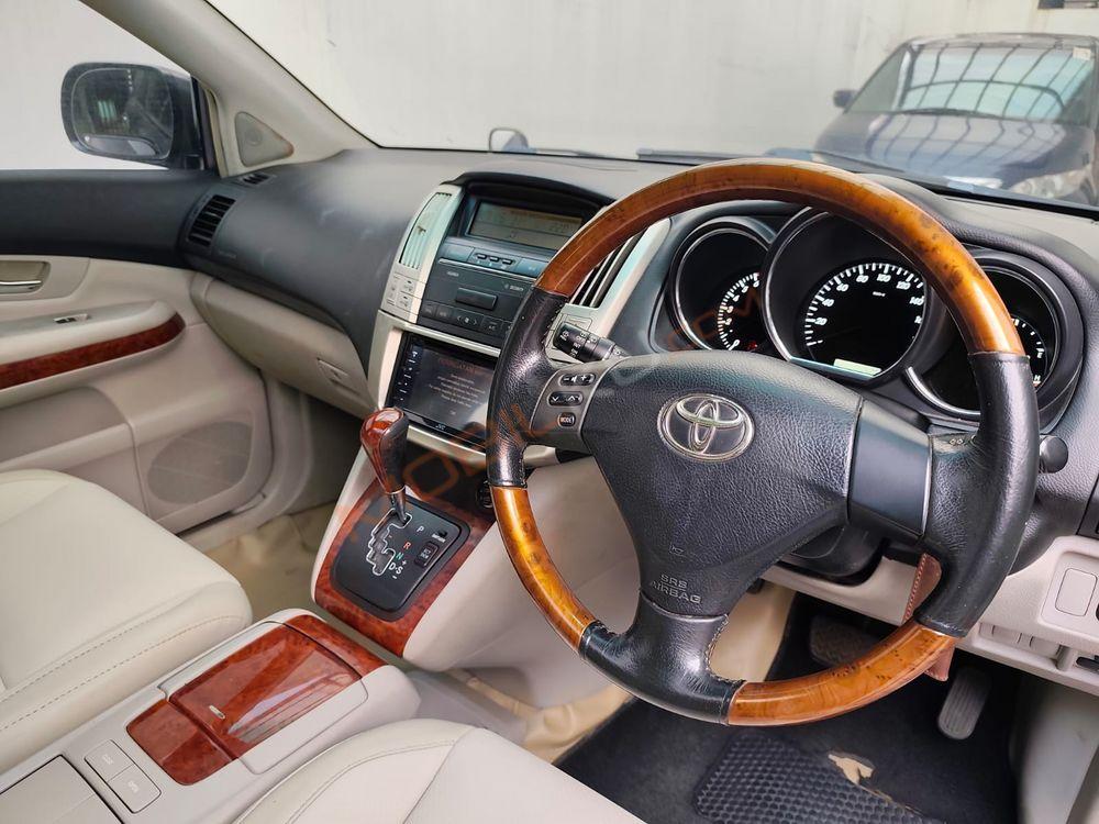 Mobil Toyota Harrier 2004