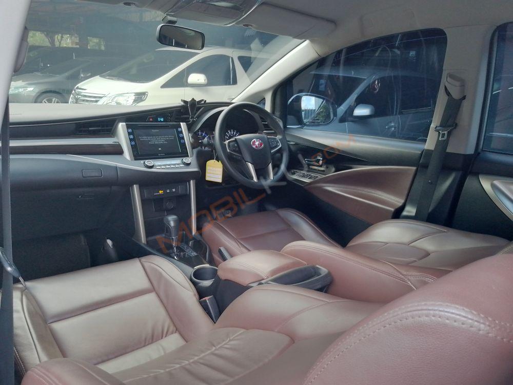 Mobil Toyota Kijang Innova 2016