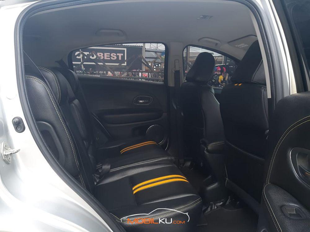 Mobil Honda HR-V 2015