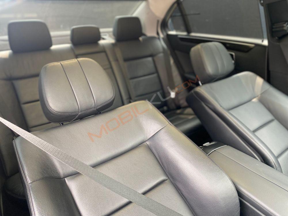 Mobil Mercedes-Benz E-Class 2011