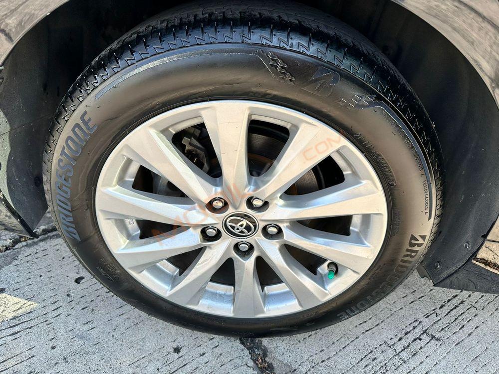 Mobil Toyota Camry 2020