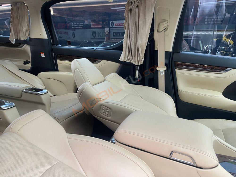 Mobil Toyota Alphard 2022
