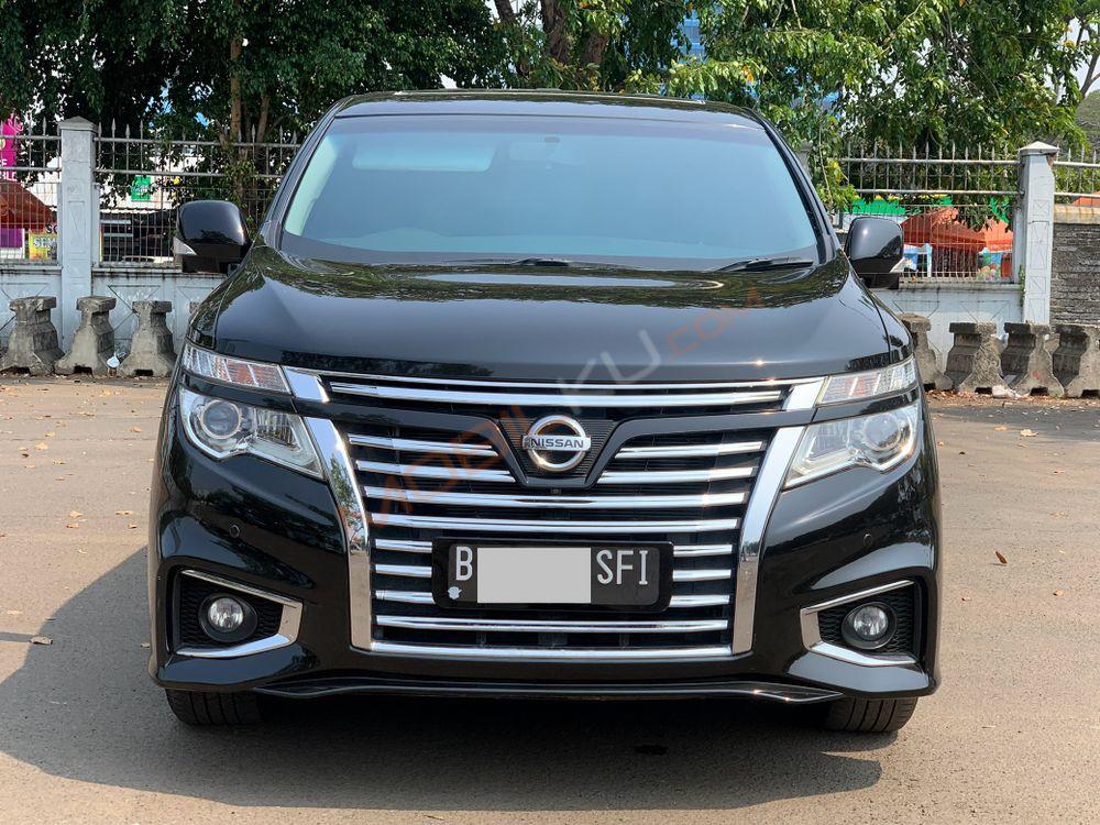 Mobil Nissan Elgrand 2014