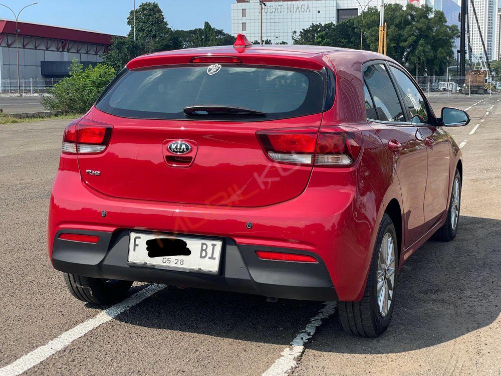 Mobil Kia Rio 2017