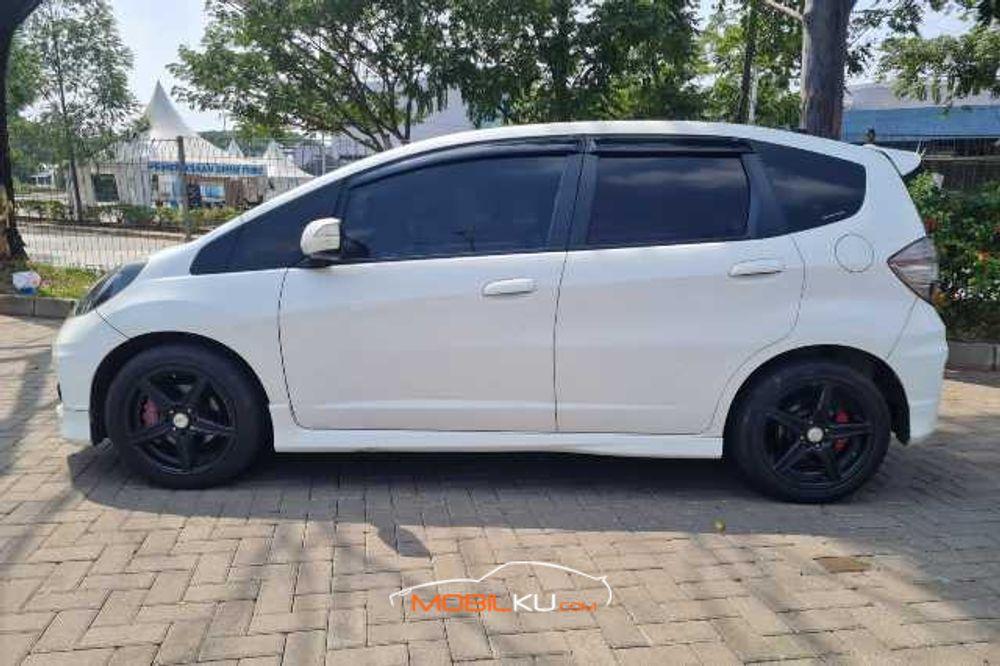 Mobil Honda Jazz 2013