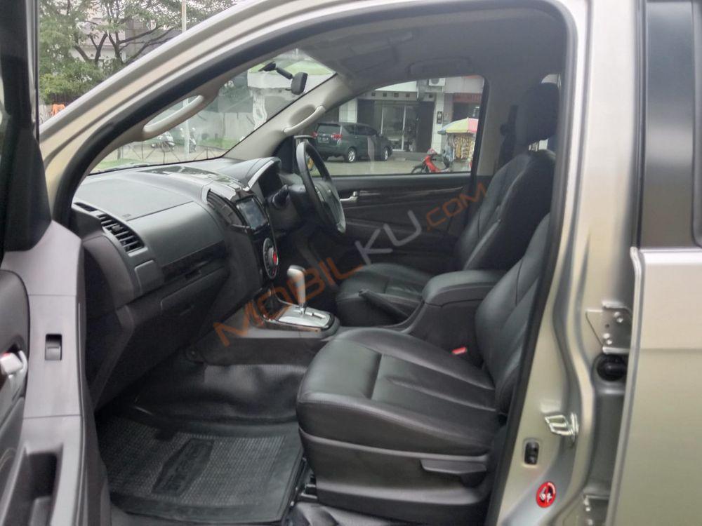 Mobil Isuzu MU-X 2015