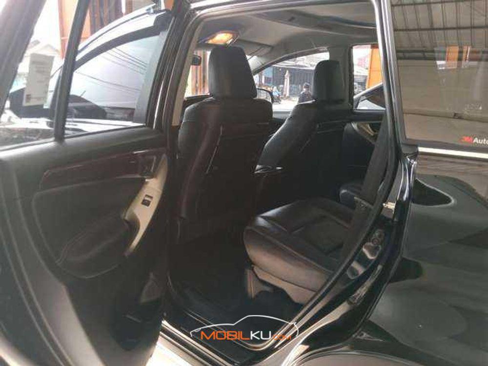 Mobil Toyota Kijang Innova 2017