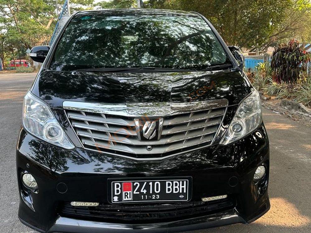Mobil Toyota Alphard 2008