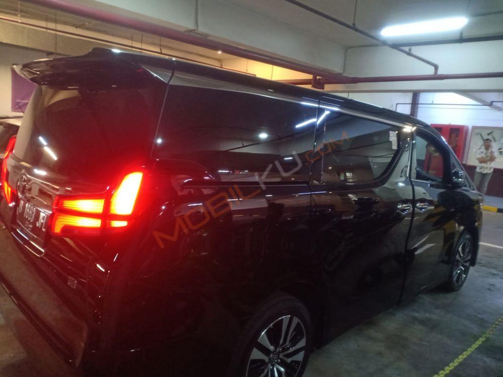 Mobil Toyota Alphard 2022