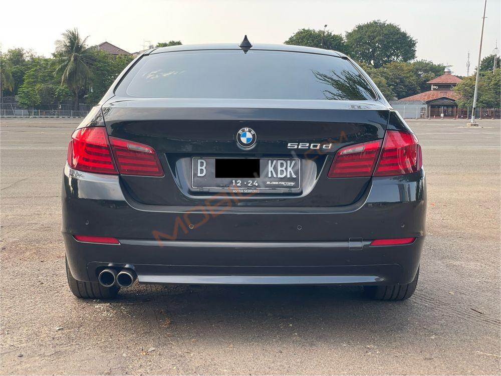 Mobil BMW 5 Series 2013
