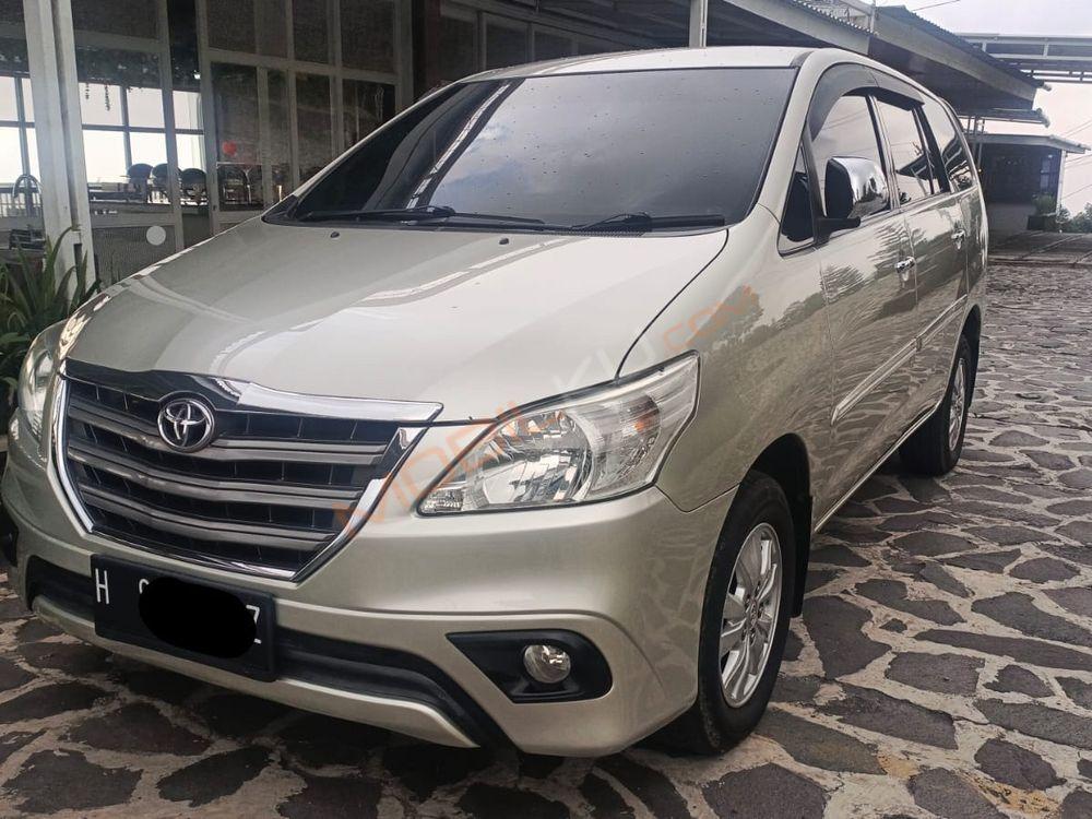 Mobil Toyota Kijang Innova 2014