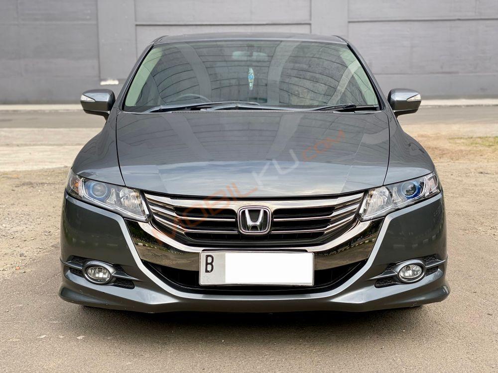 Mobil Honda Odyssey 2012