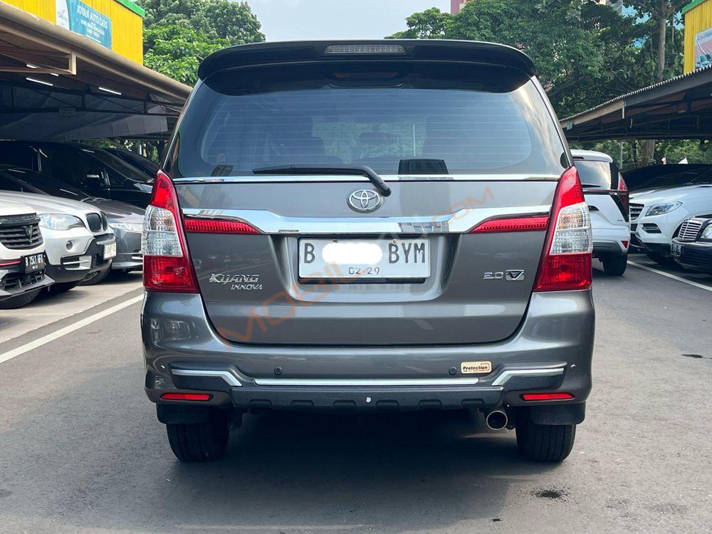 Mobil Toyota Kijang Innova 2014