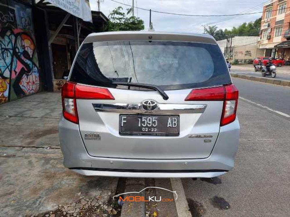 Mobil Toyota Calya 2016