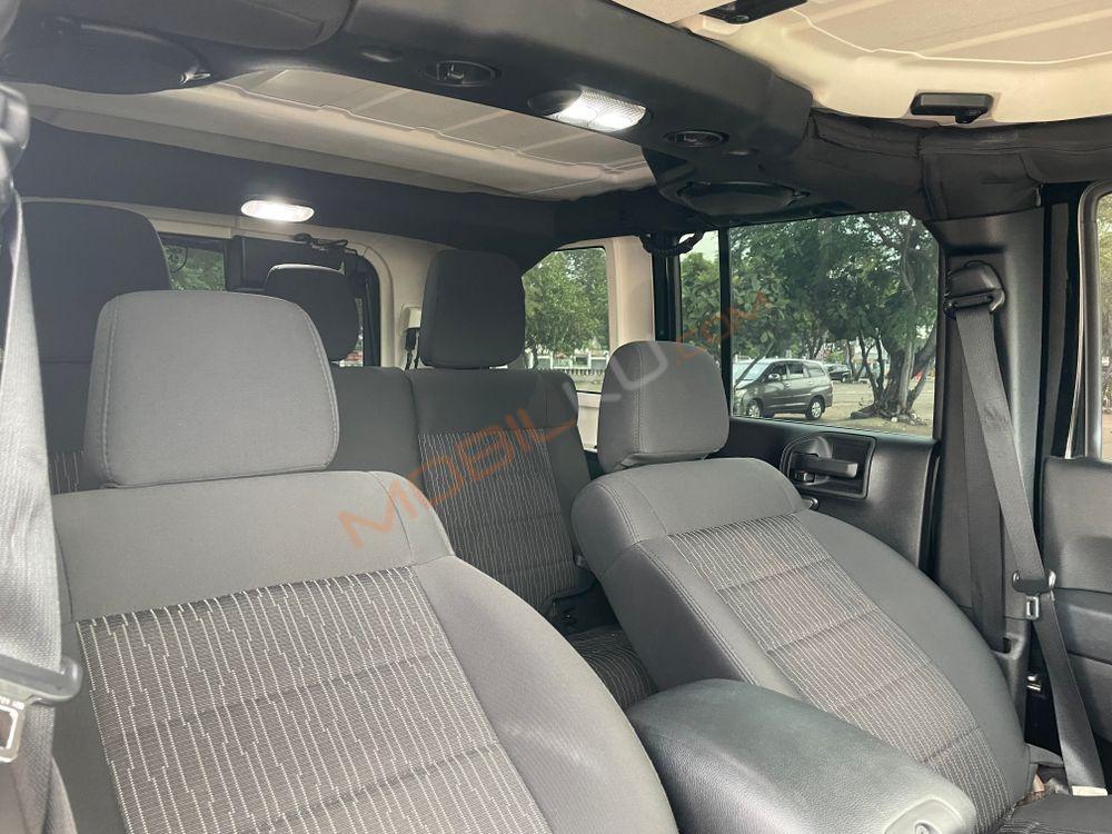 Mobil Jeep Wrangler 2012