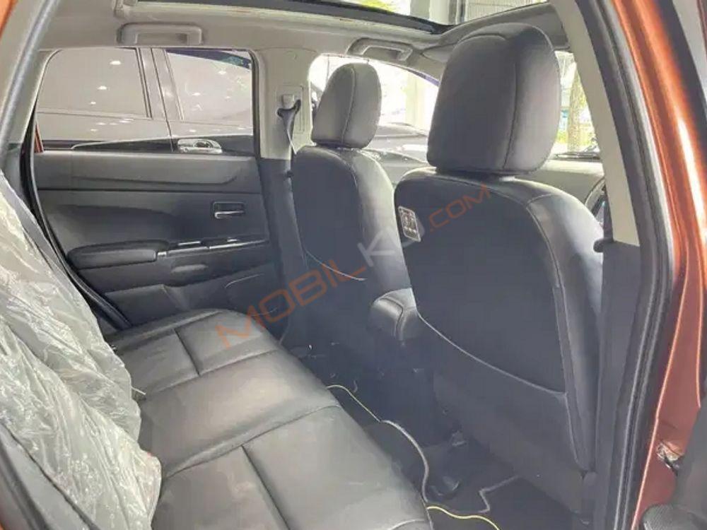 Mobil Mitsubishi Outlander Sport 2015