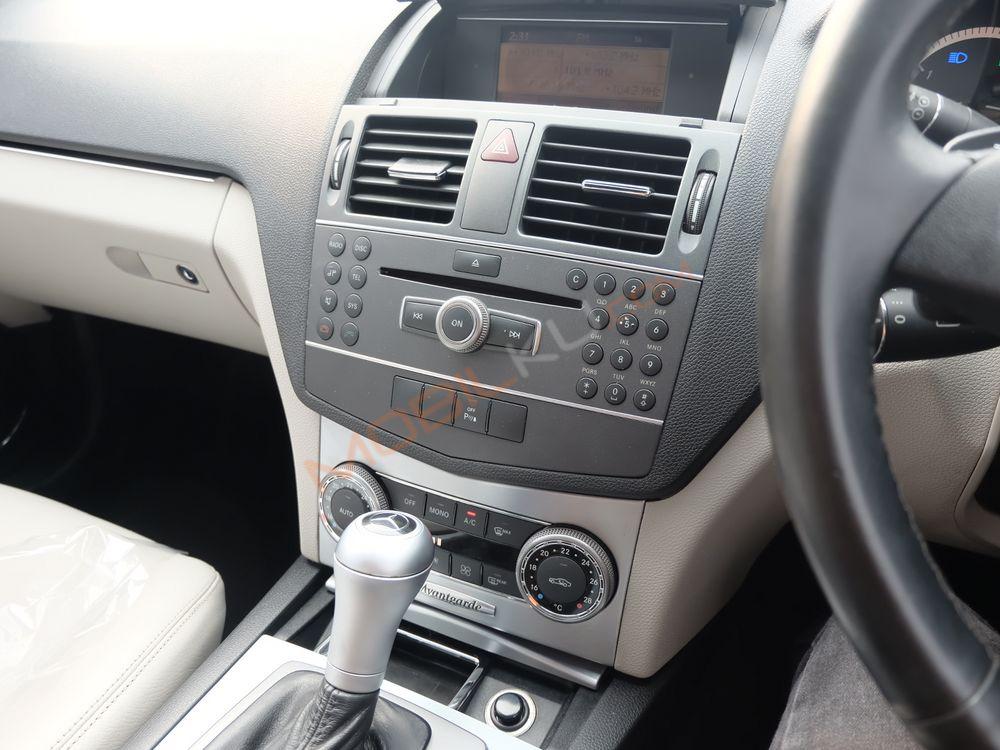 Mobil Mercedes-Benz C-Class 2011