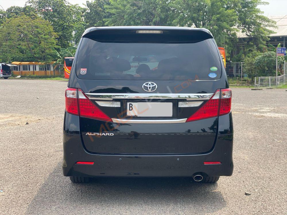 Mobil Toyota Alphard 2014