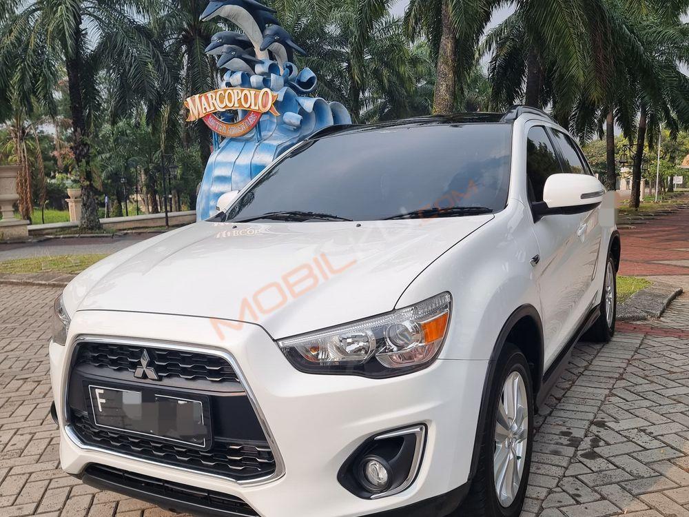 Mobil Mitsubishi Outlander Sport 2014