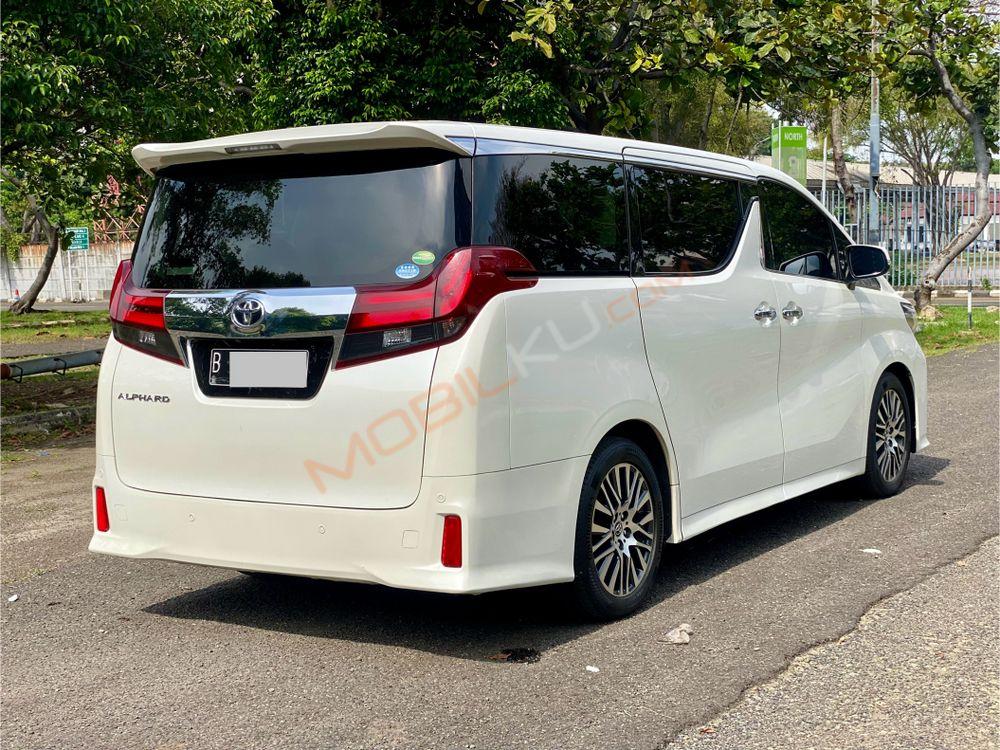 Mobil Toyota Alphard 2016