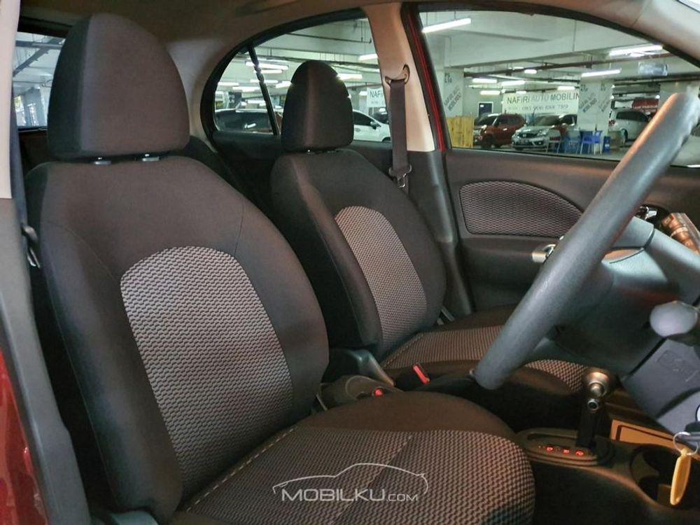 Mobil Nissan March 2016