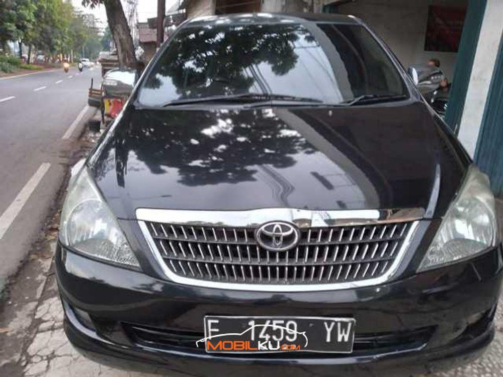 Mobil Toyota Kijang Innova 2006