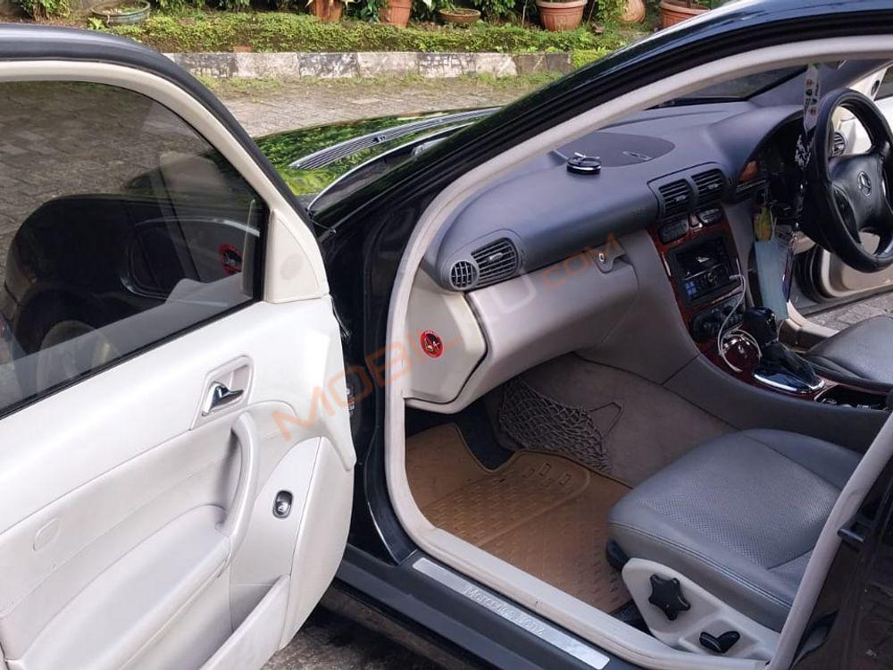Mobil Mercedes-Benz C-Class 2004