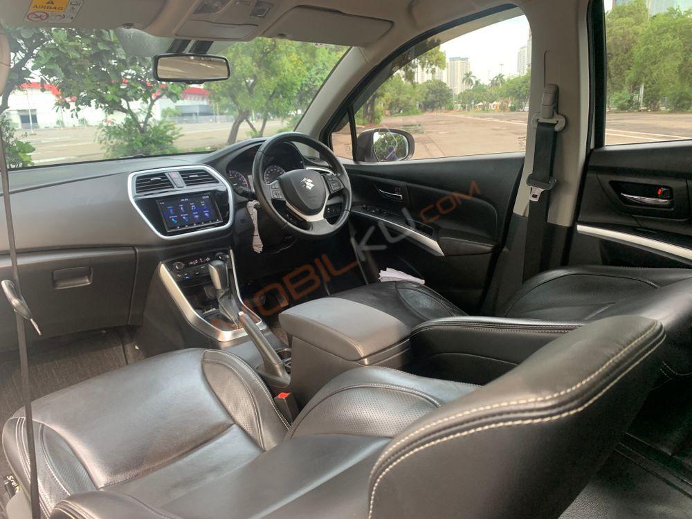 Mobil Suzuki SX4 2018
