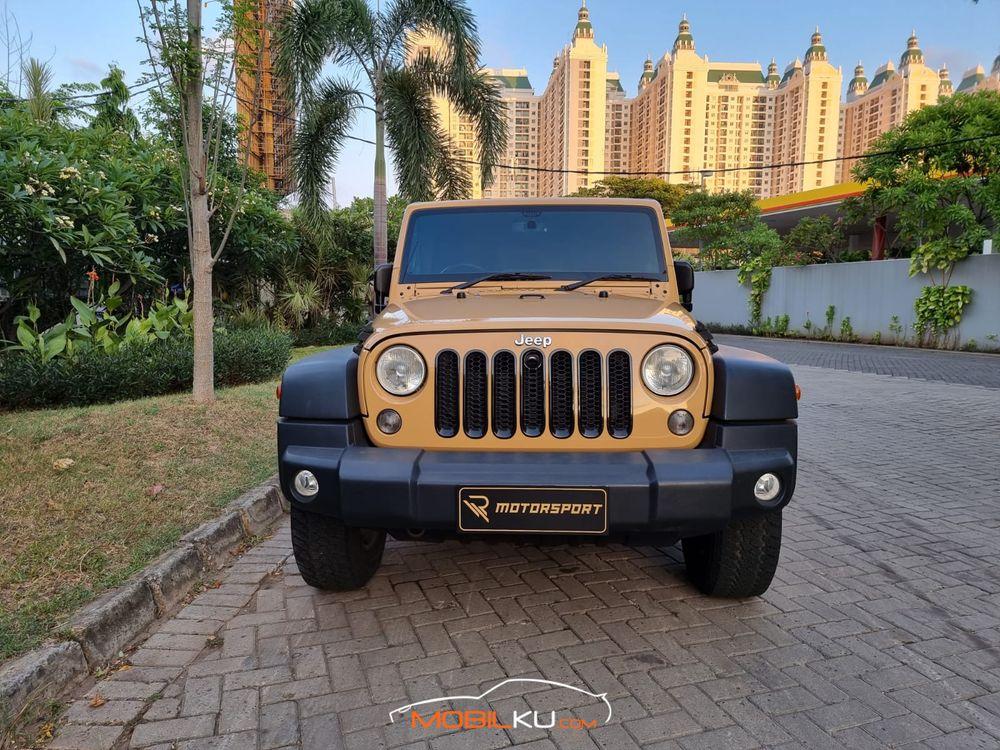 Mobil Jeep Wrangler 2014