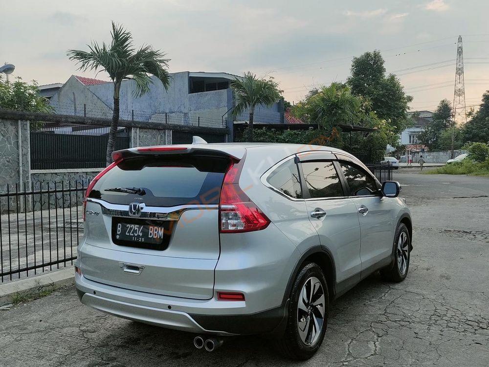 Mobil Honda CR-V 2015