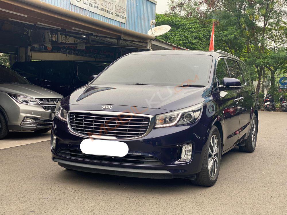 Mobil Kia Sedona 2017