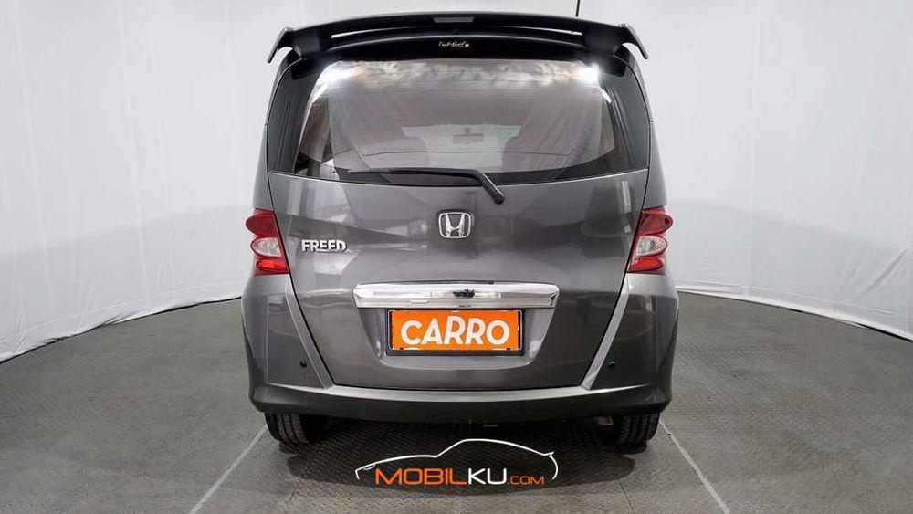 Mobil Honda Freed 2010