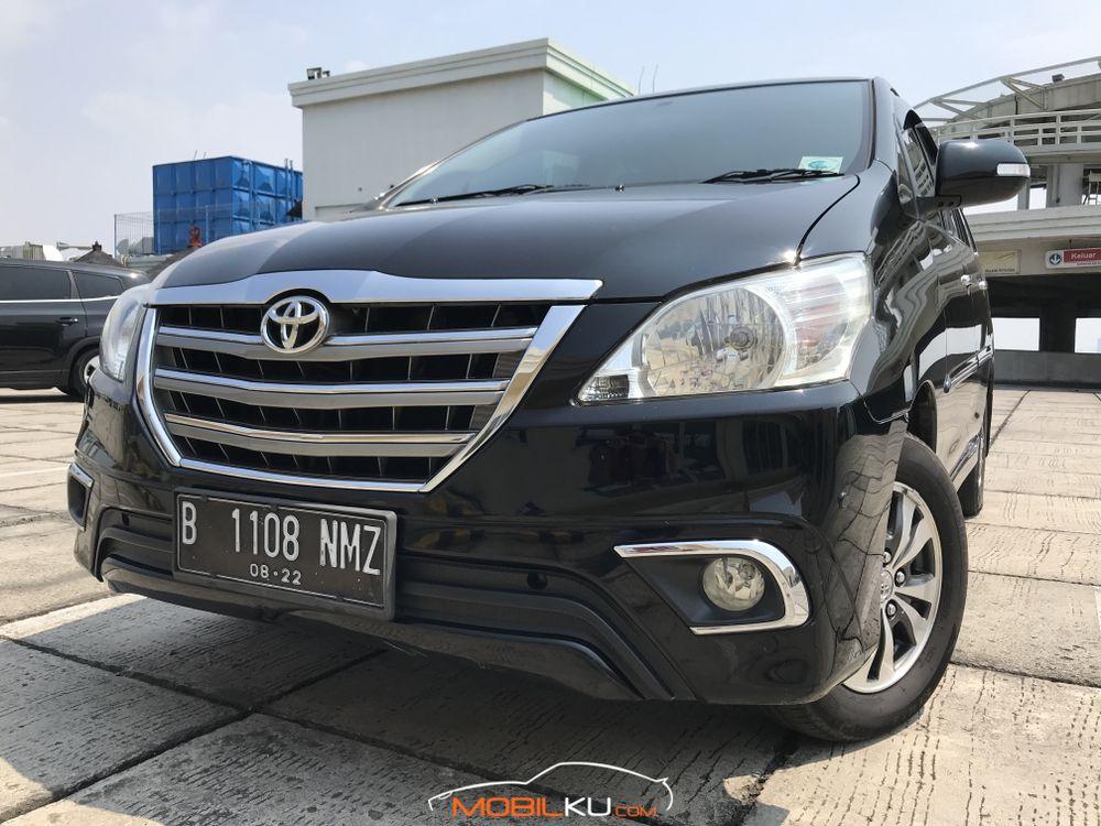 Mobil Toyota Kijang Innova 2015
