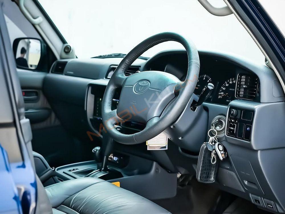 Mobil Toyota Land Cruiser 1997