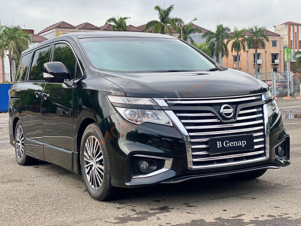 Mobil Nissan Elgrand 2014