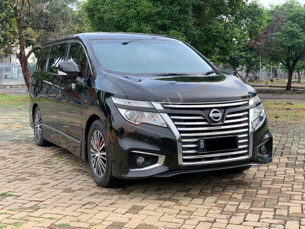 Mobil Nissan Elgrand 2014