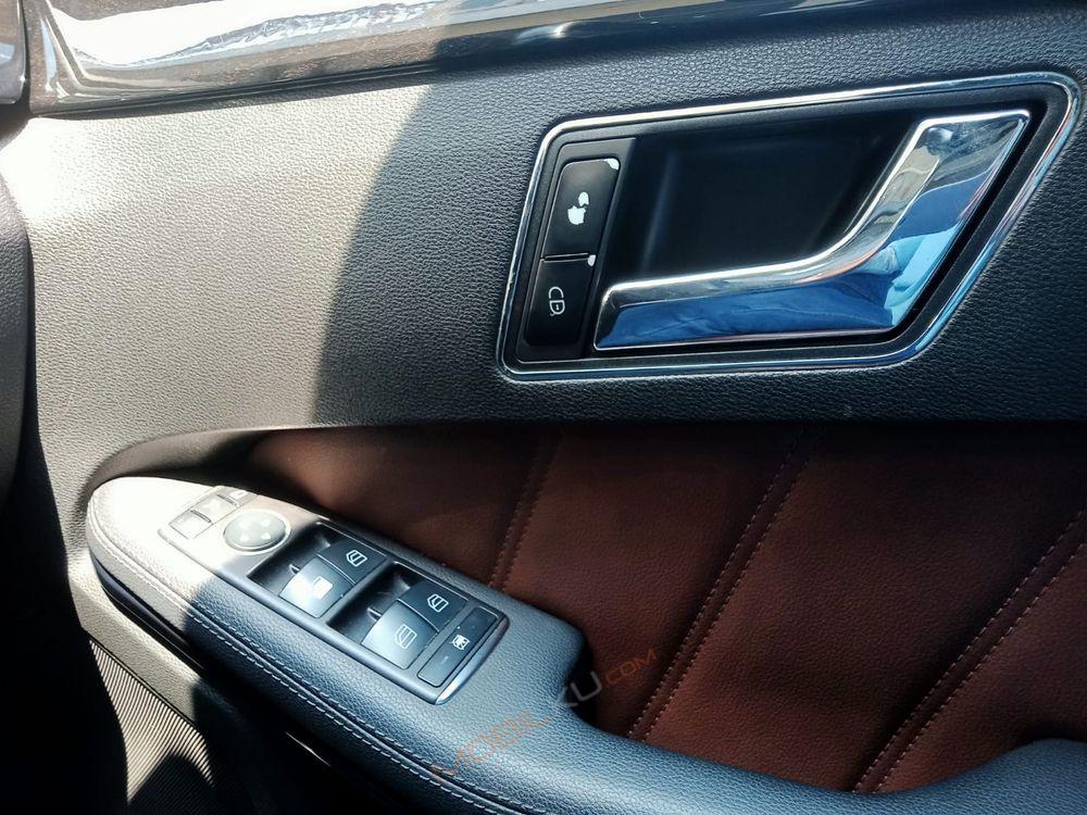 Mobil Mercedes-Benz E-Class 2011