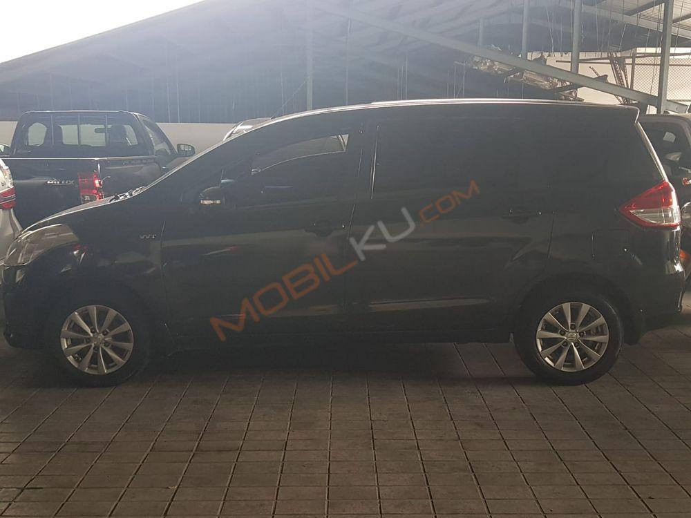 Mobil Suzuki Ertiga 2013