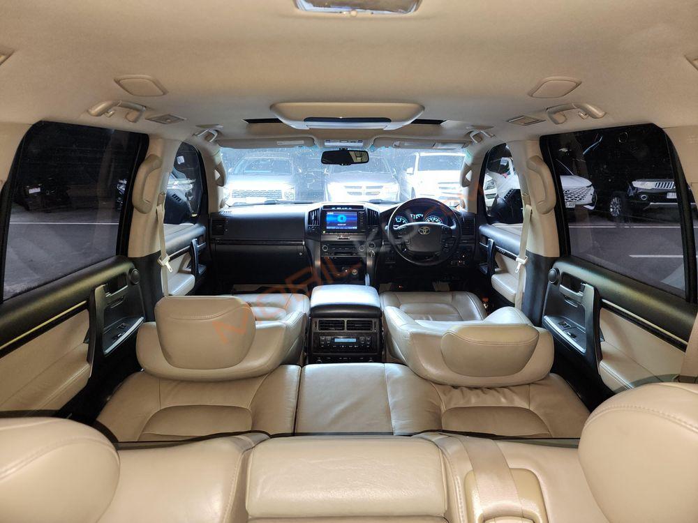 Mobil Toyota Land Cruiser 2010