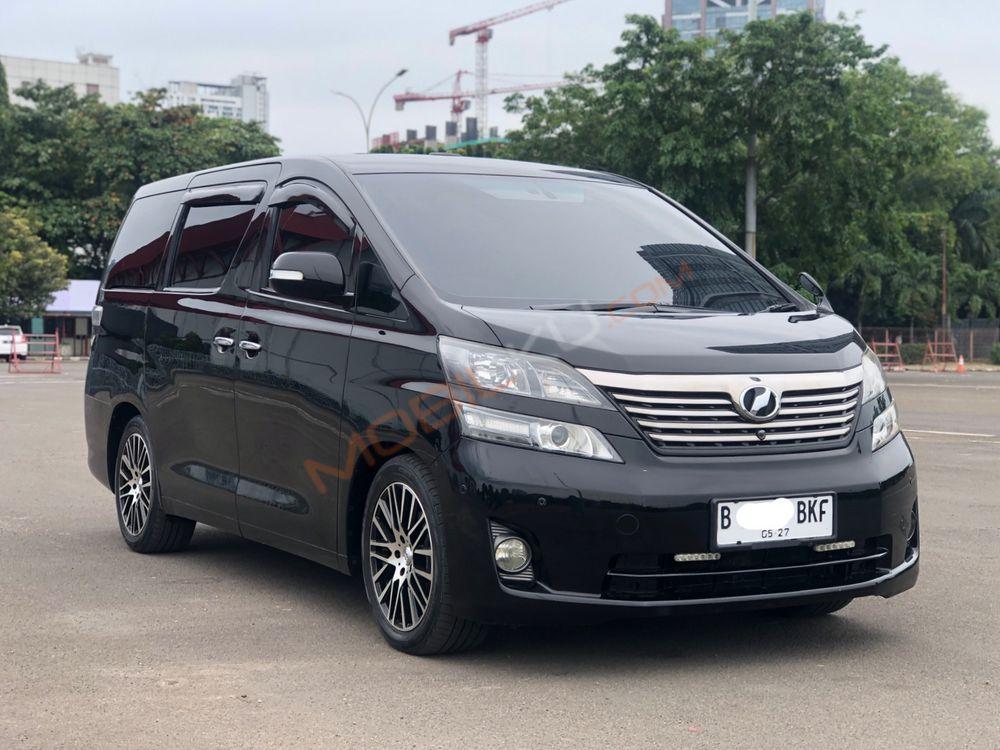 Mobil Toyota Vellfire 2010