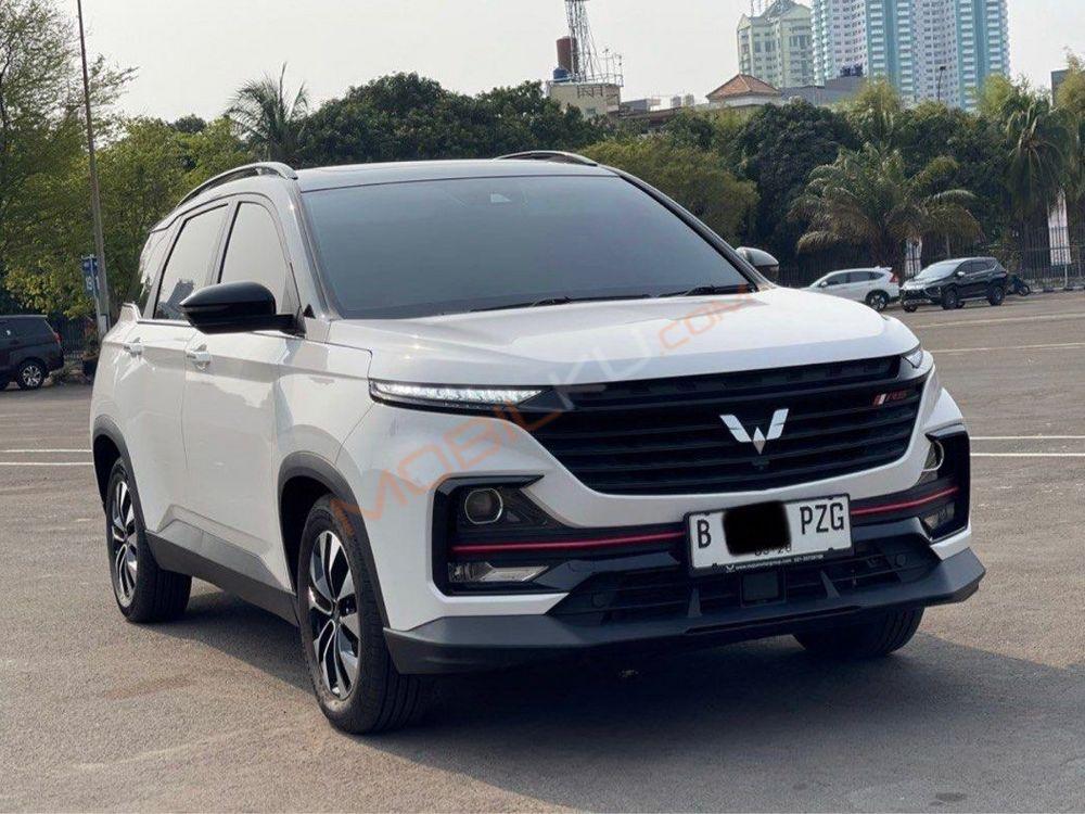 Mobil Wuling Almaz 2022