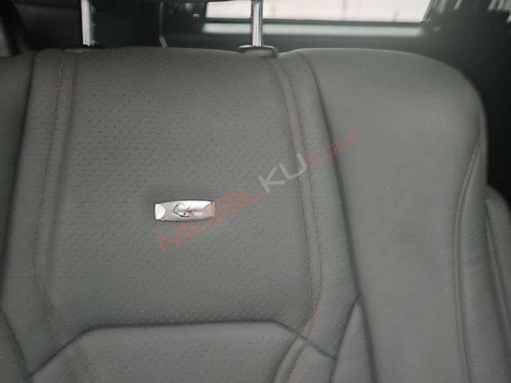 Mobil Toyota Vellfire 2014