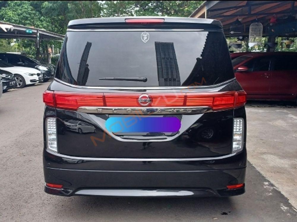 Mobil Nissan Elgrand 2011